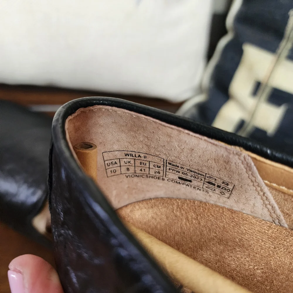 Vionic Willa II Loafer | Black Crinkle Leather | Size 10 | NWOT